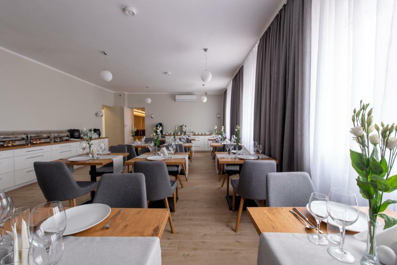 Bialy Gosciniec Hotel Ciechanow Exterior photo